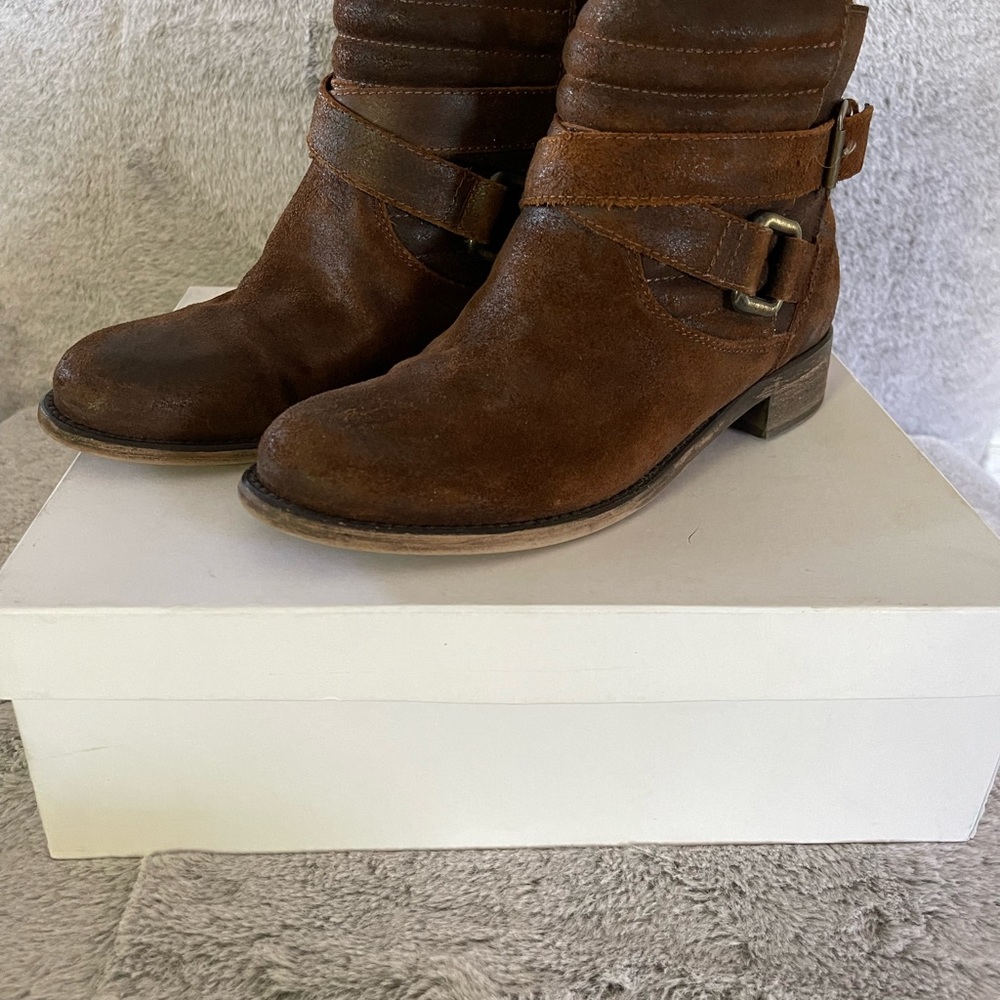 Size 7  Sundance brown leather ankle boots